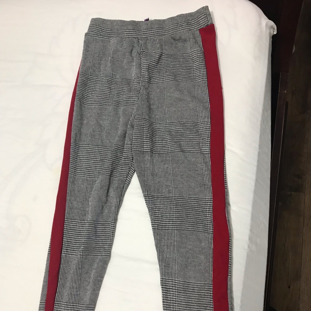 I am selling a pair of leggings.